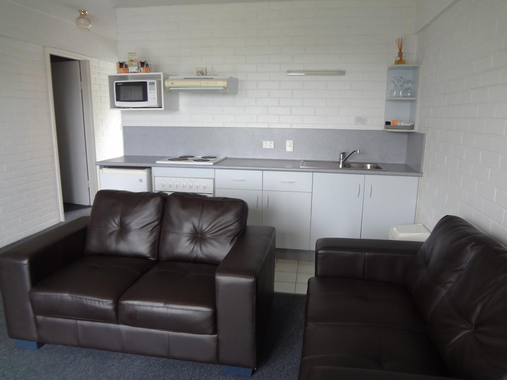 Adina Place Motel Apartments