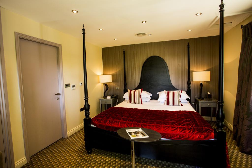 Hogarths Hotel