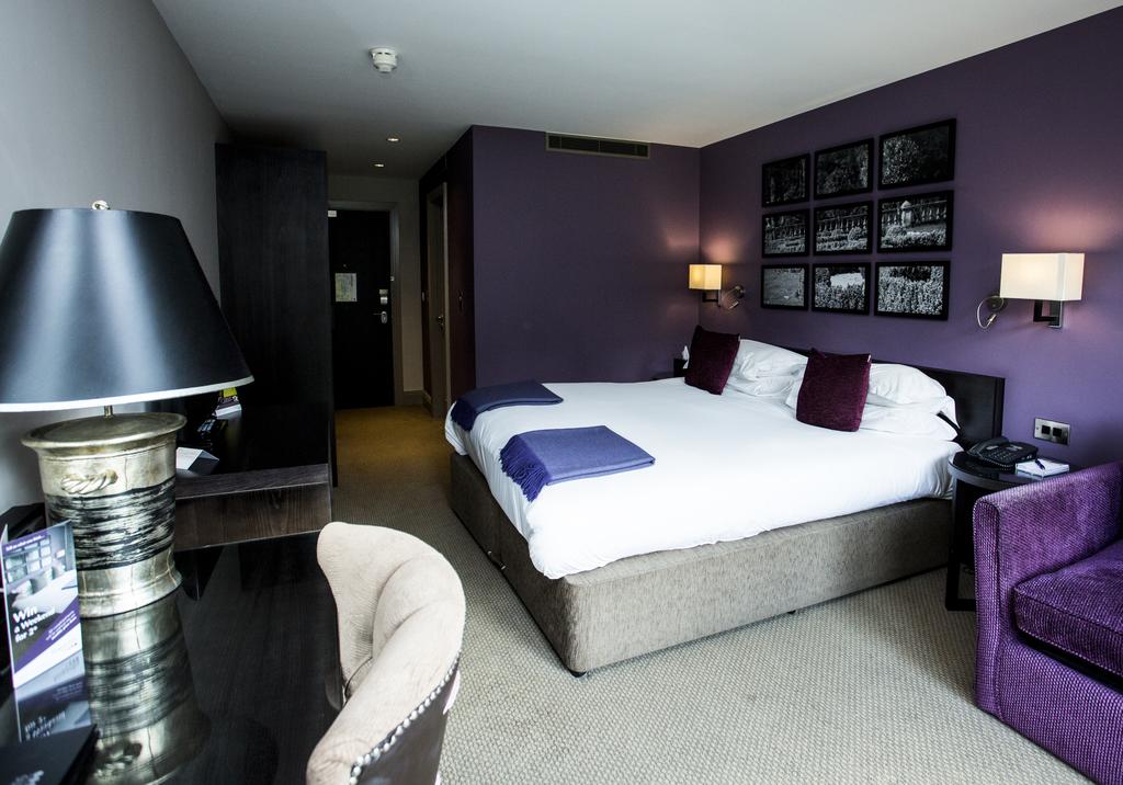 Hogarths Hotel