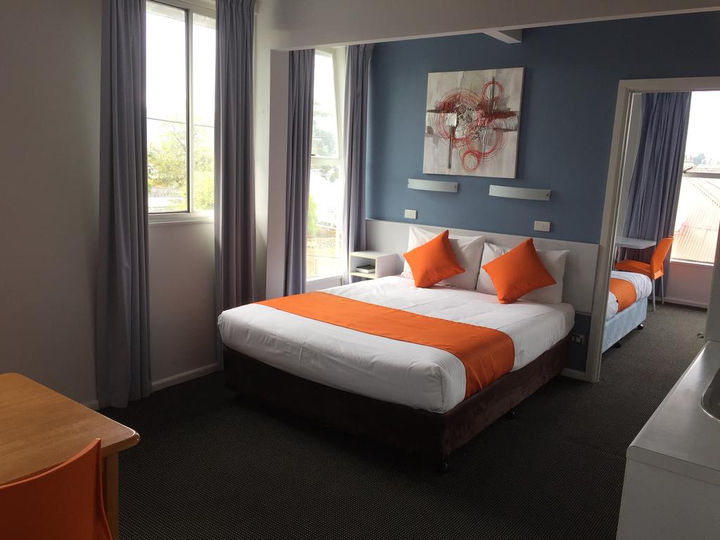 Waterfront Lodge Motel