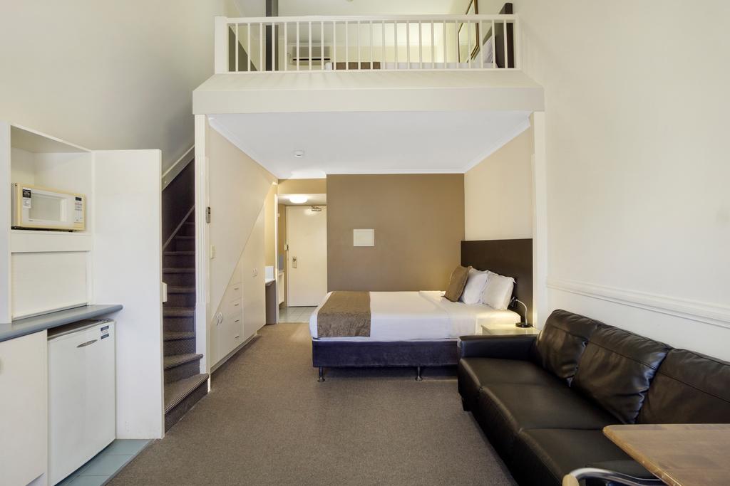 Toowong Inn and Suites