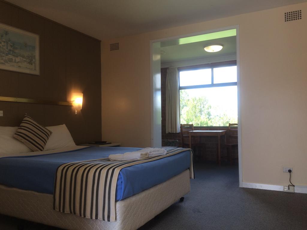 Riverview Motor Inn