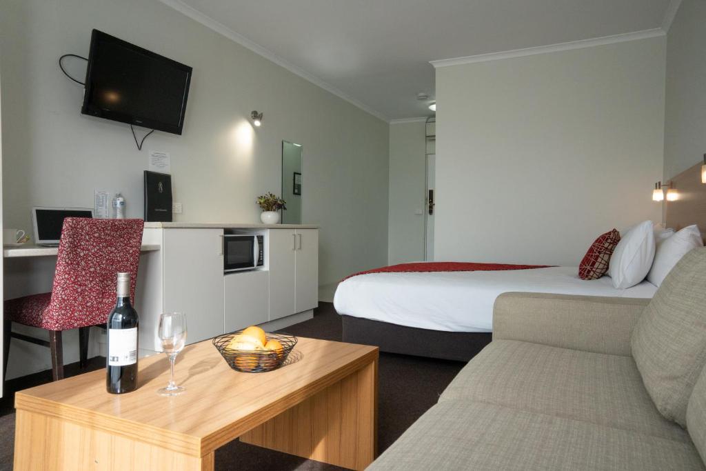 Admiralty Inn