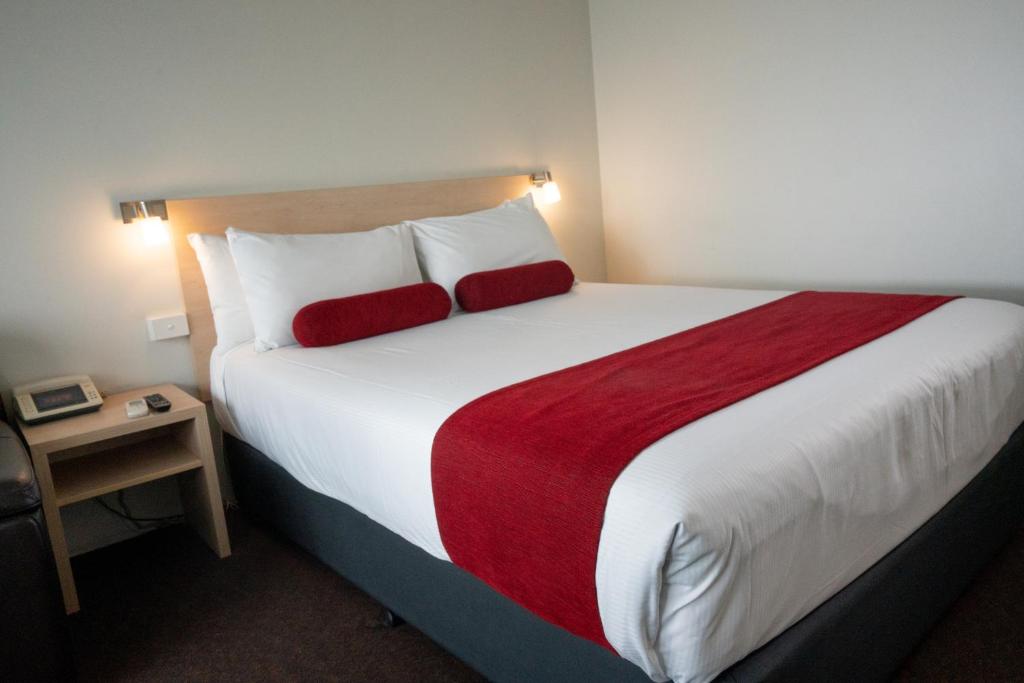 Admiralty Inn
