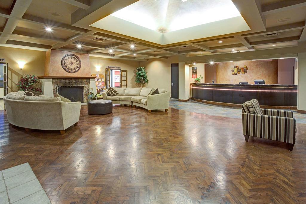 Ramada by Wyndham Englewood Hotel & Suites