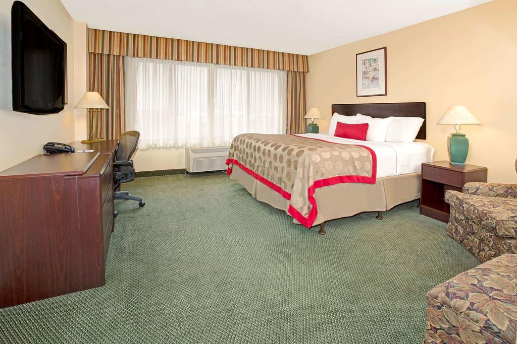 Ramada by Wyndham Englewood Hotel & Suites