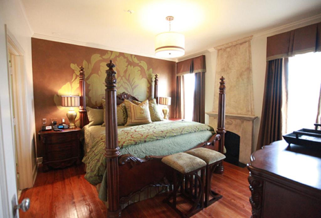 Campbell Hotel