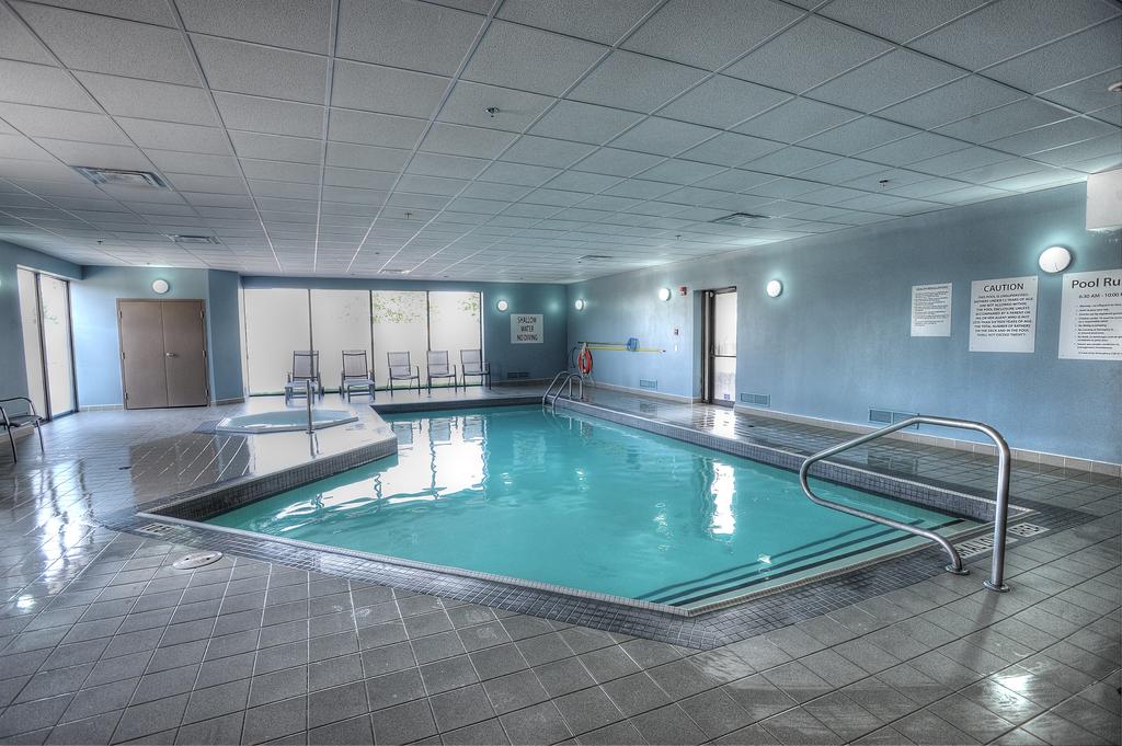 Holiday Inn Express & Suites Toronto Airport West