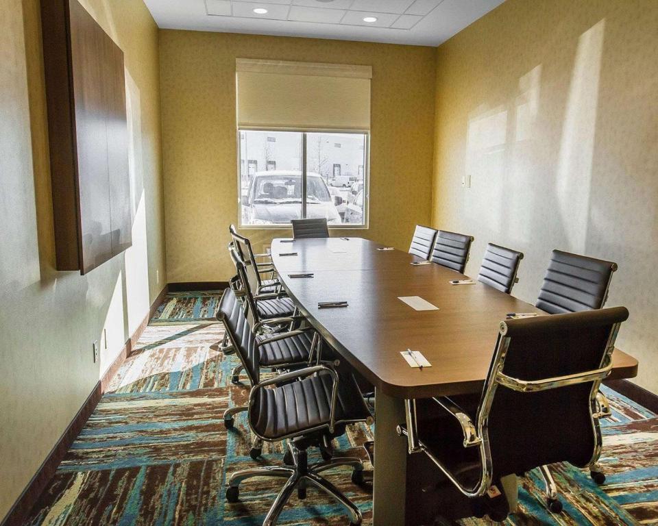 Comfort Inn And Suites Calgary Airport North