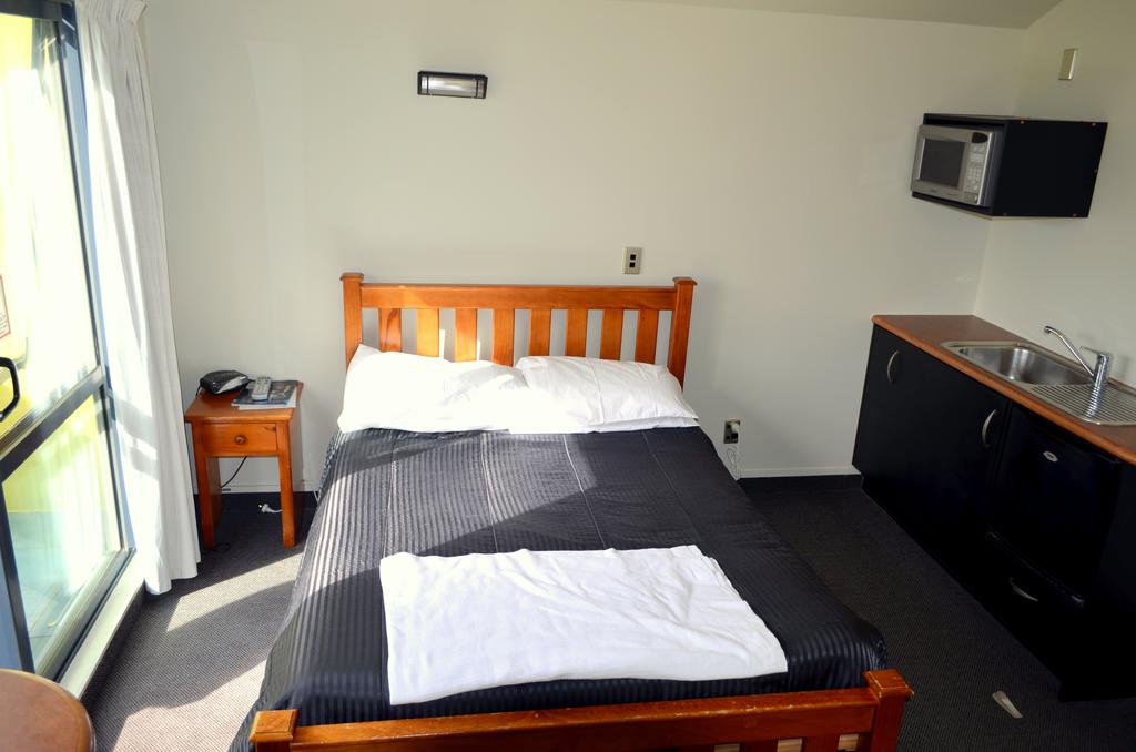 Airport Motel