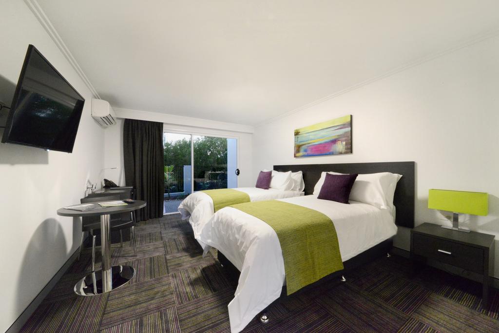 Mackay Oceanside Central Hotel