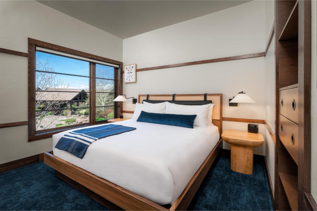 Pronghorn Resort
