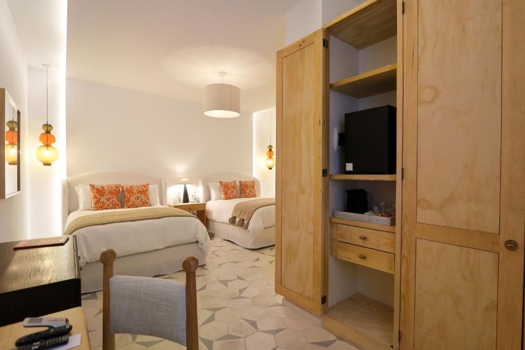 L otel at 1218 Concept House