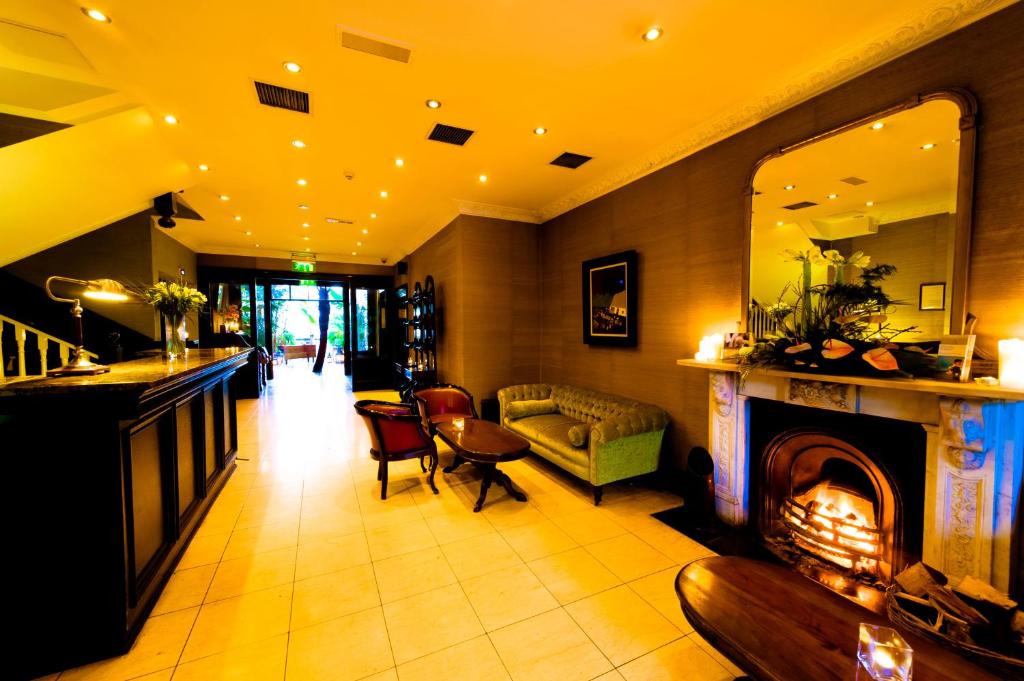 Riverbank House Hotel