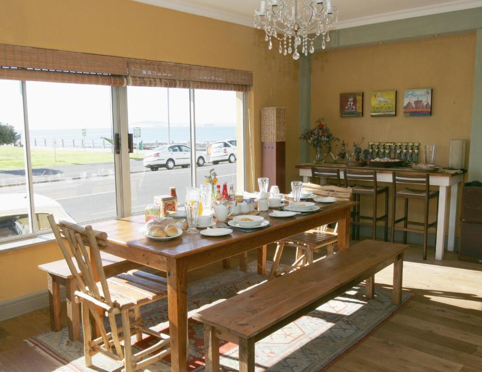 Dolphin Inn Guesthouse