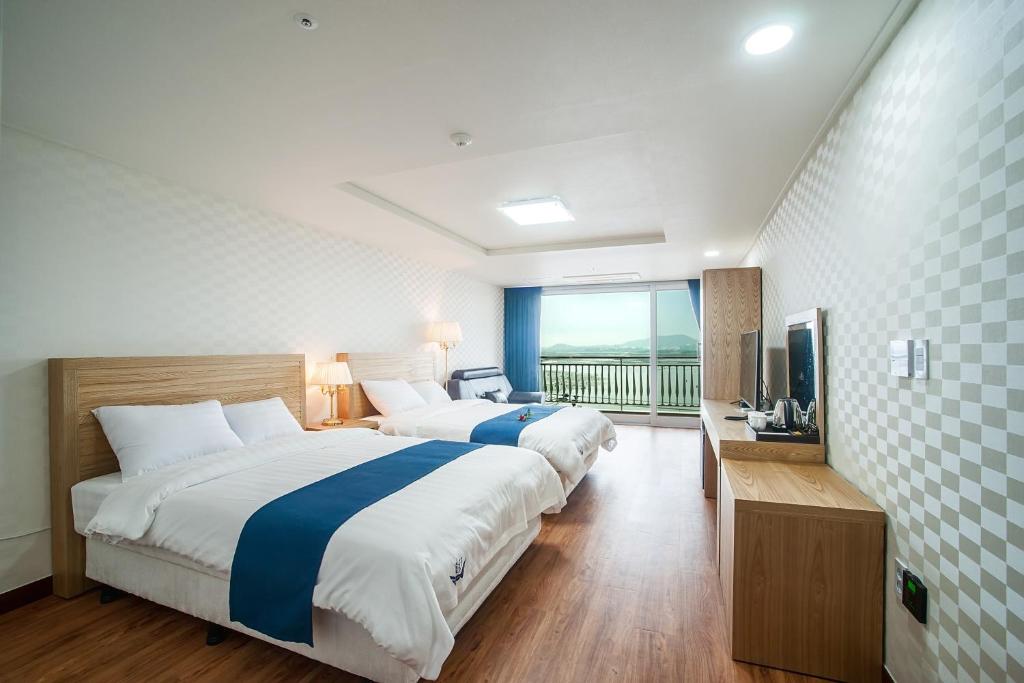 Breeze Bay Hotel