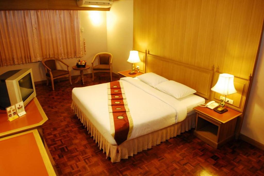 Silom Village Inn