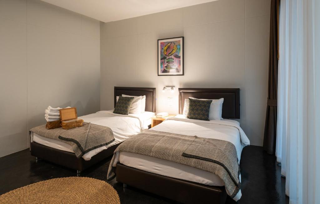 Cherlock Hotel