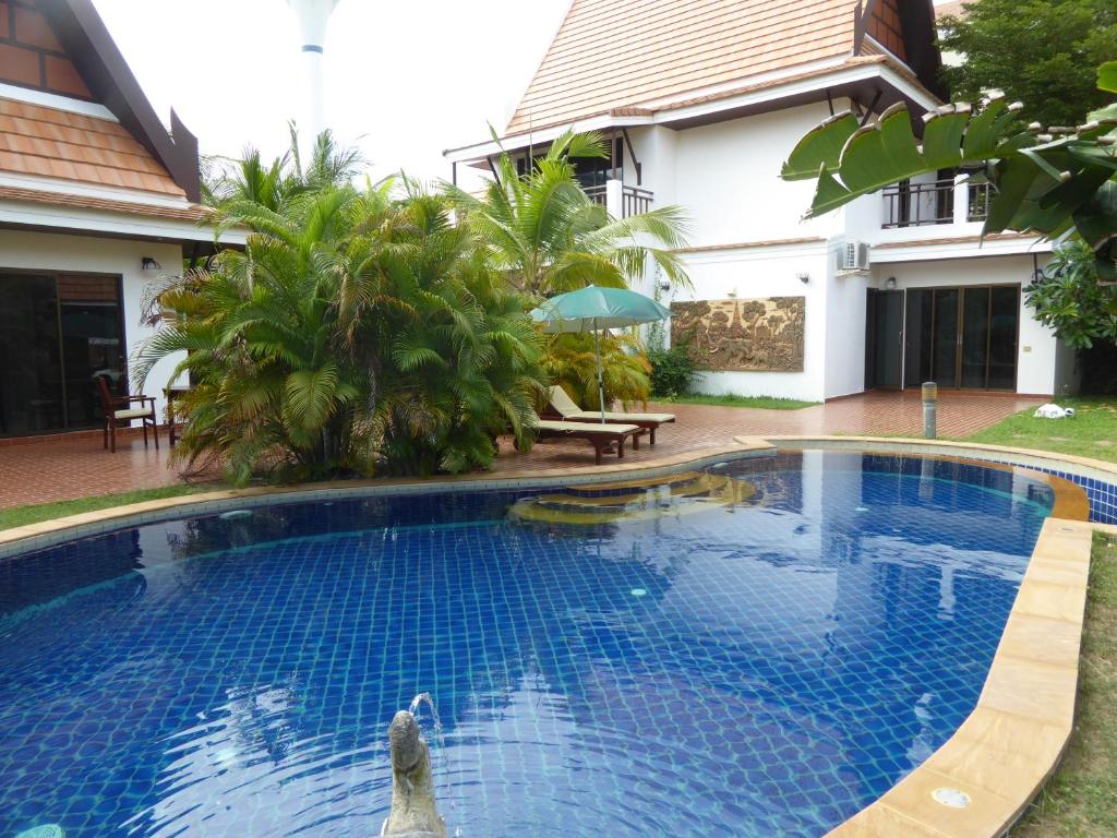 VIP Chain Resort Pool Villa