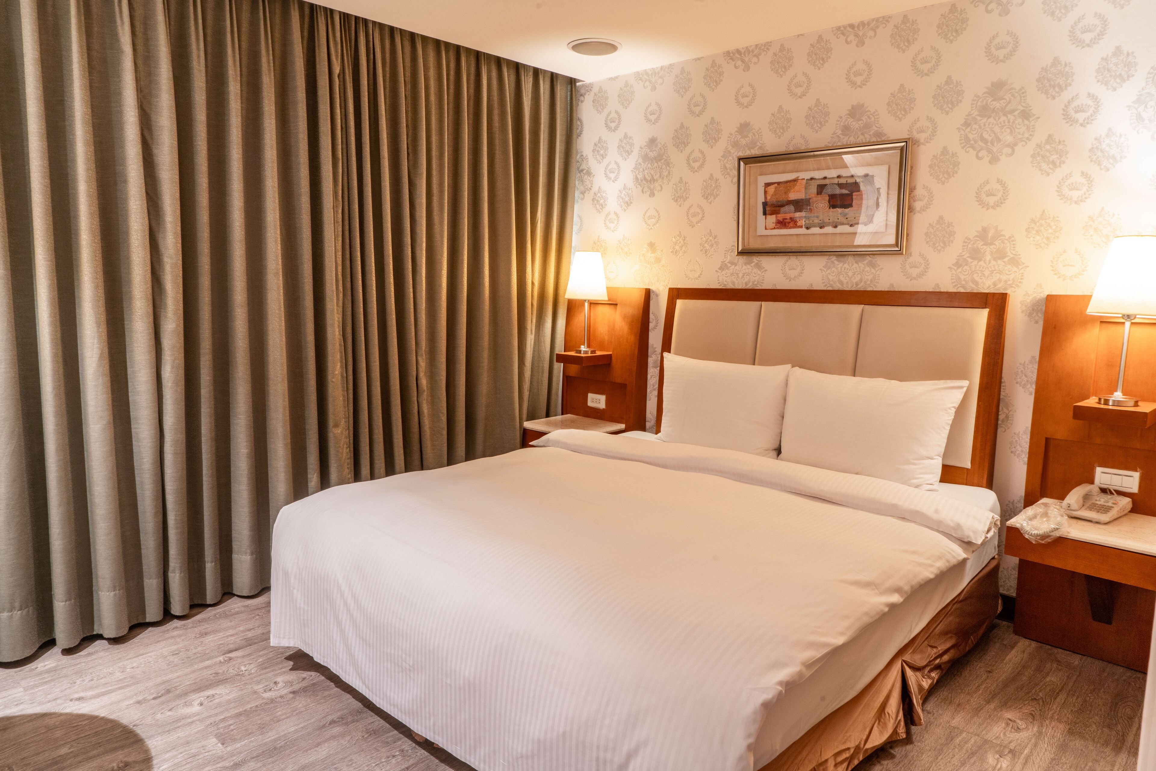 Elegance Hotel