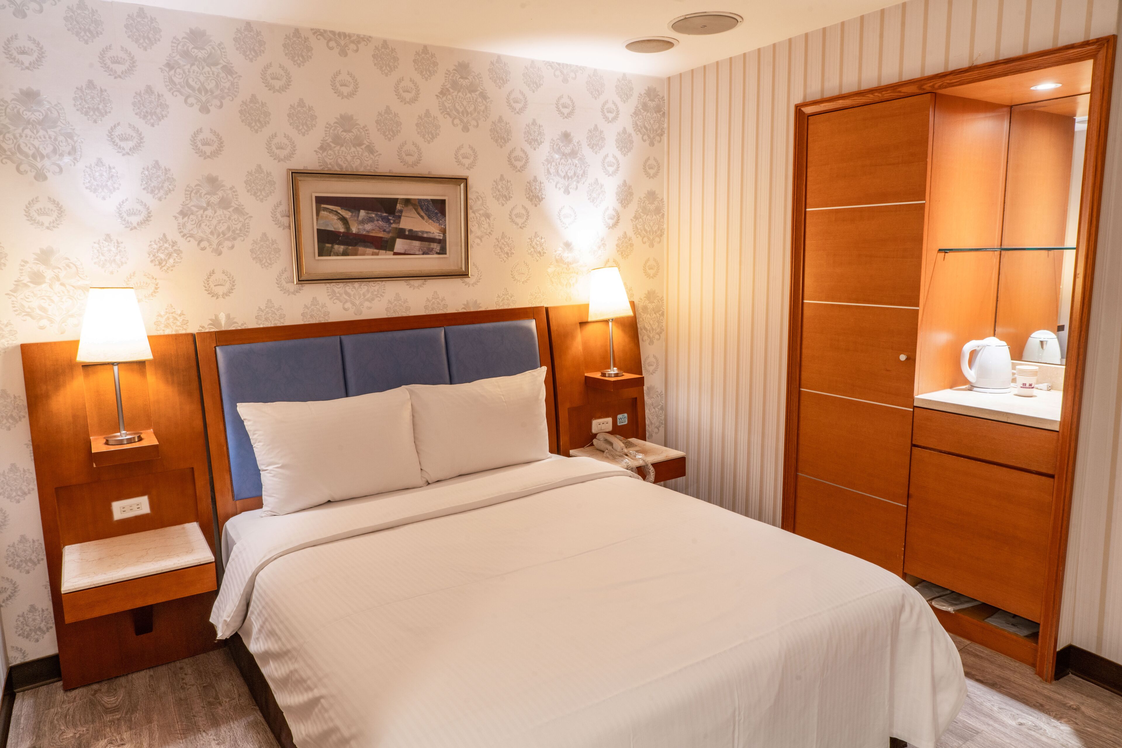 Elegance Hotel