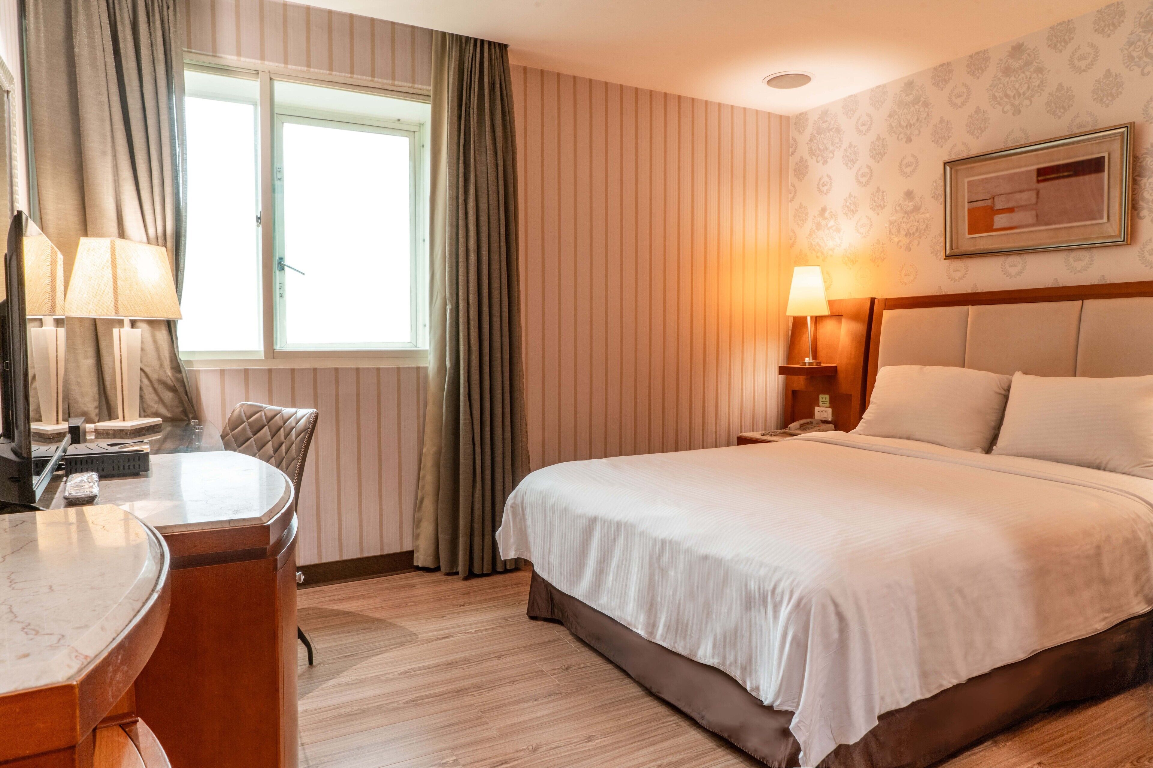 Elegance Hotel