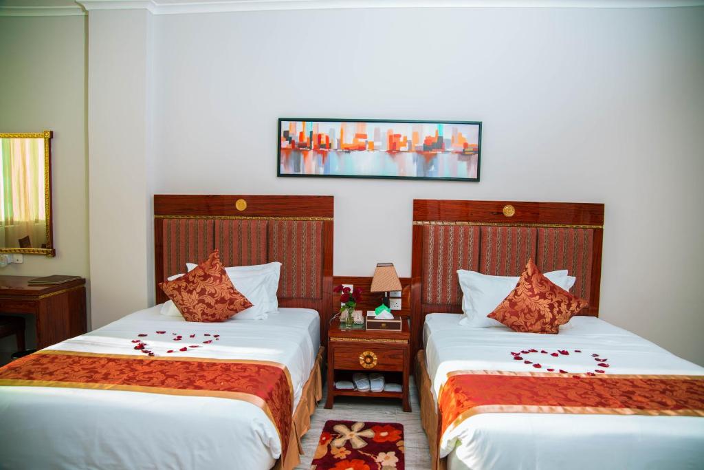 Tiffany Diamond Hotel Makunganya Street