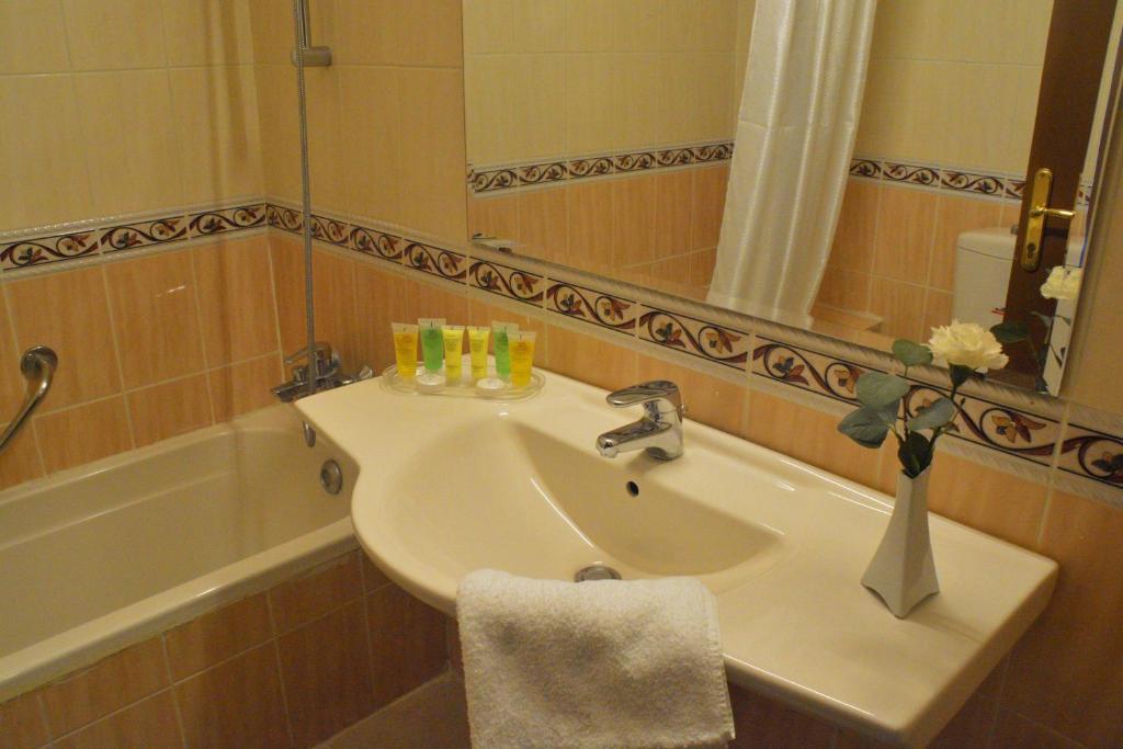 Capri Hotel Suites