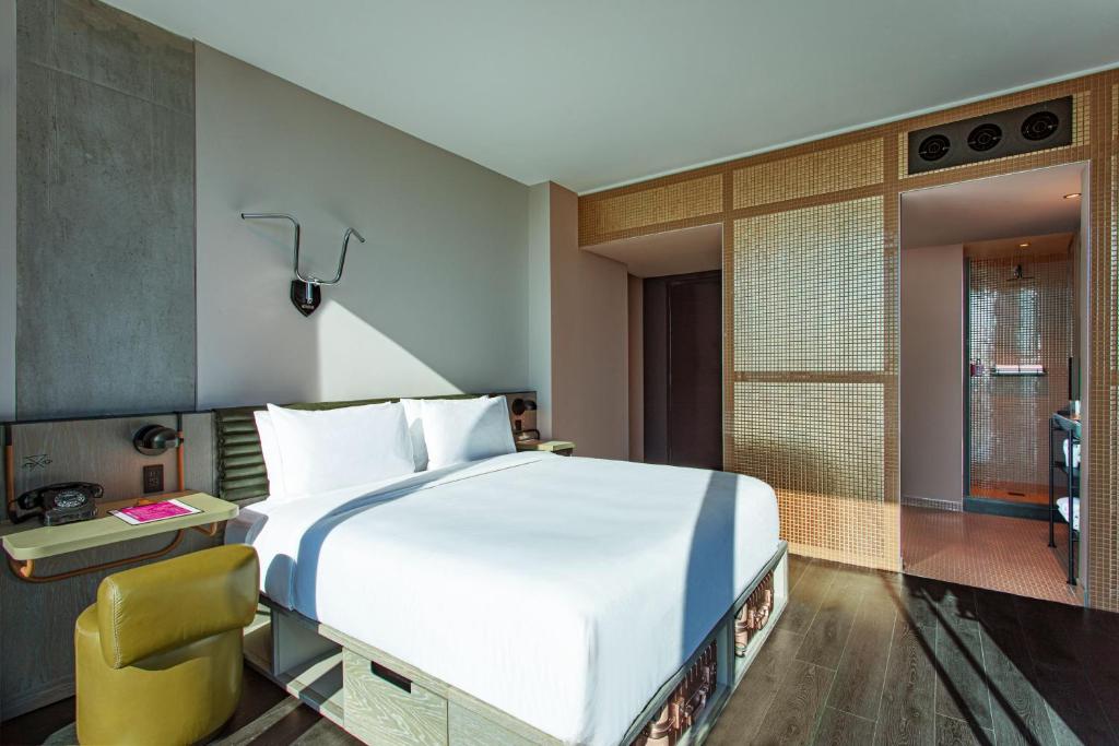 AC Hotel Downtown Los Angeles