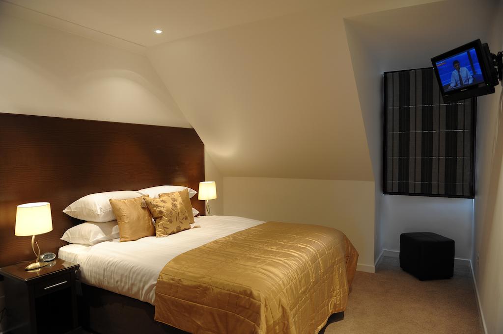 Fountain Court Apartments - Grove Executive