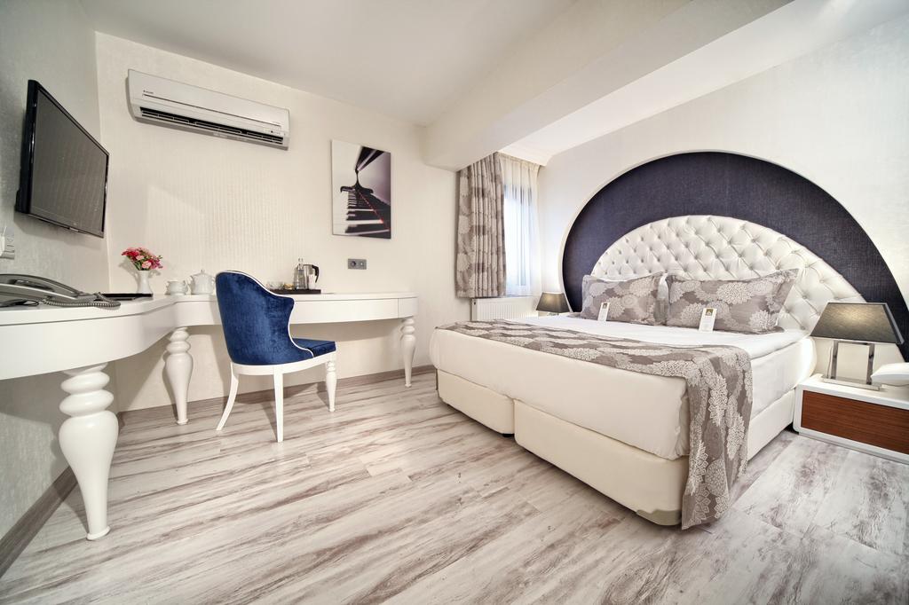 Demonti Otel