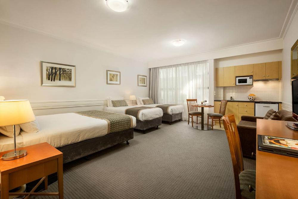Quality Suites Beaumont Kew