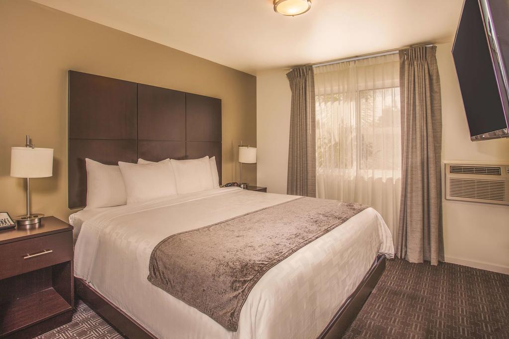 La Quinta Inn & Suites by Wyndham Santa Barbara Downtown